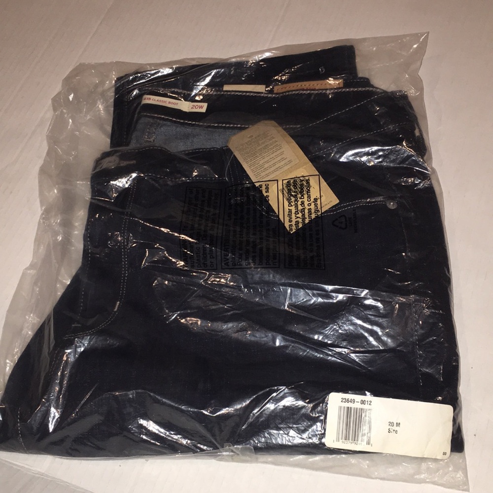 NWT Levi Strauss Classic Bootcut Mid Rise Easy Through Hip and Thigh Jeans | 20W